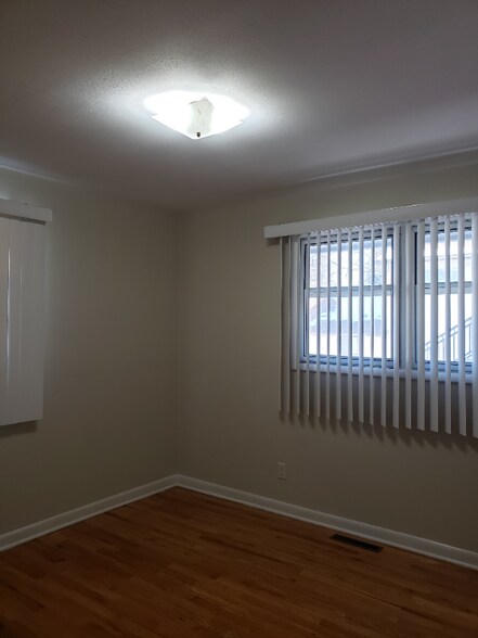 Building Photo - 3717 E 30th Ave