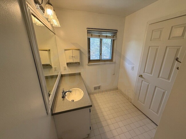 Building Photo - 48108 Colony Farm Cir