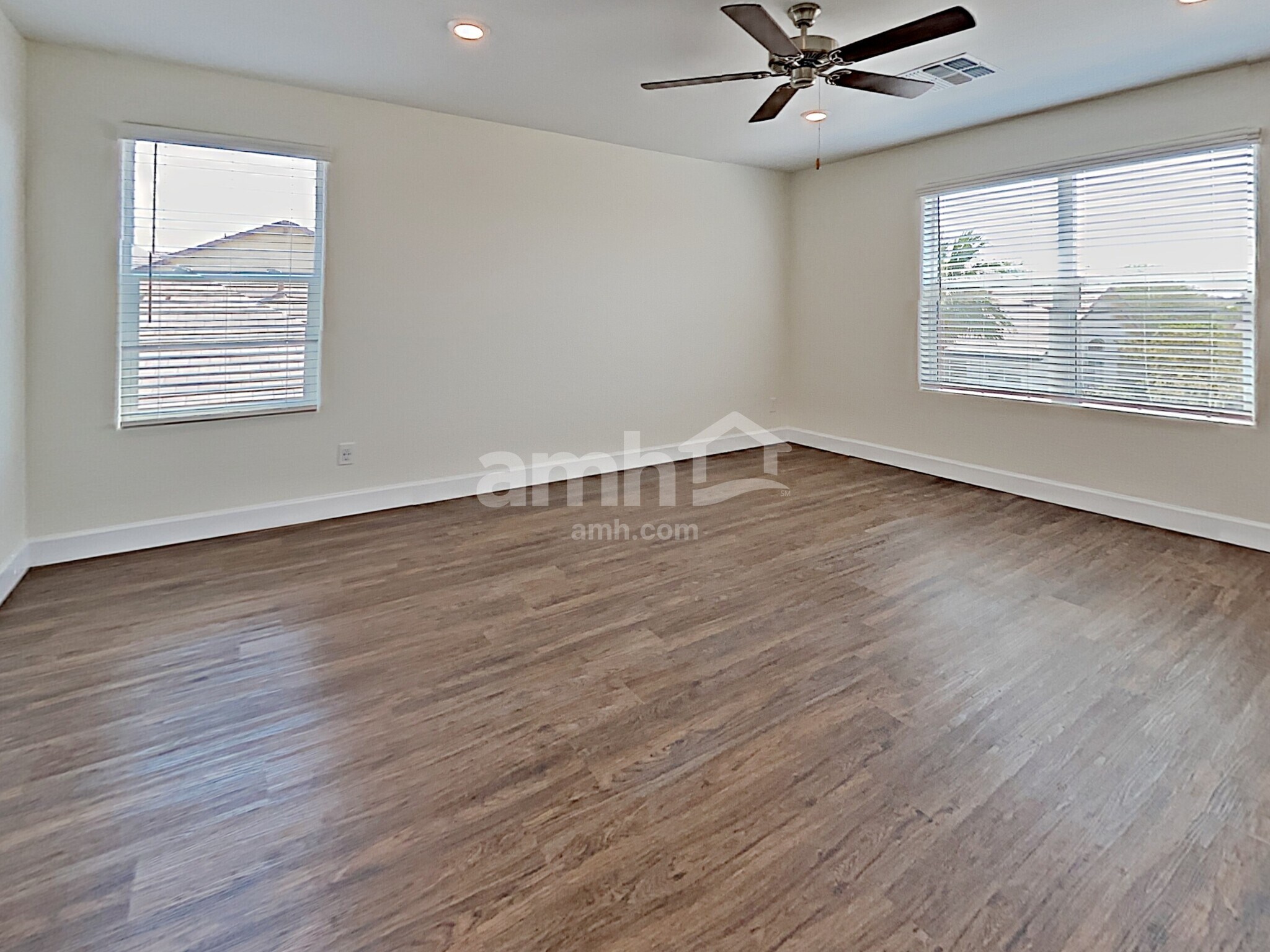 Building Photo - 12526 N 60th Ave