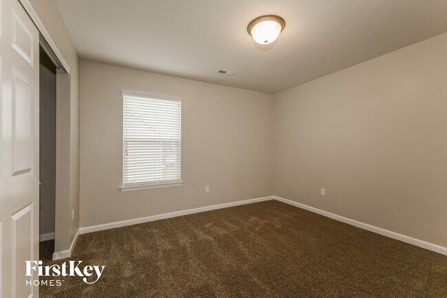 Building Photo - 2357 Banon Dr
