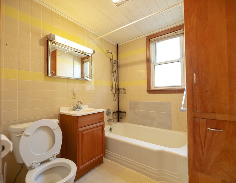 Building Photo - 23 Lafayette St