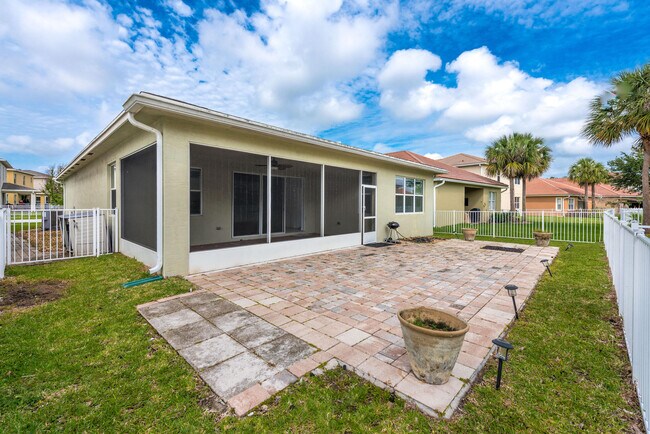 Building Photo - 1367 NW Leonardo Cir