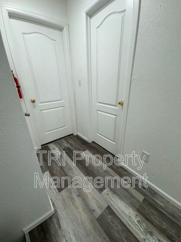 Building Photo - 2027 Birch Ave