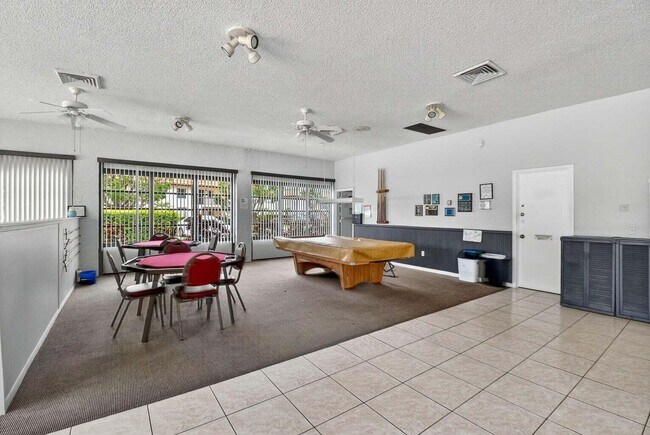 Building Photo - 7233 Golf Colony Ct