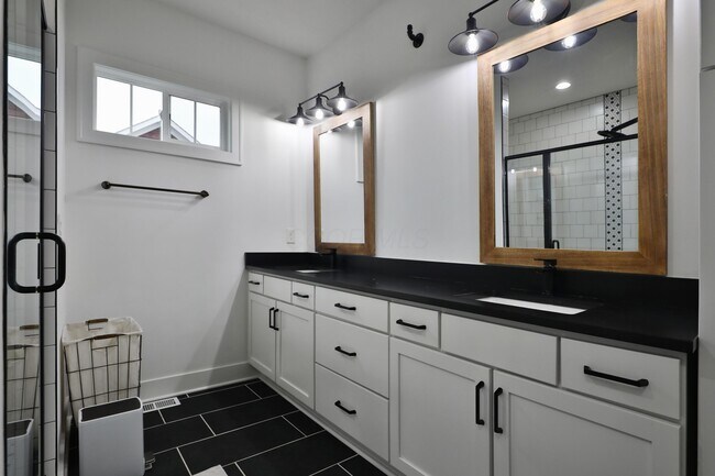 Building Photo - 2246 Koester