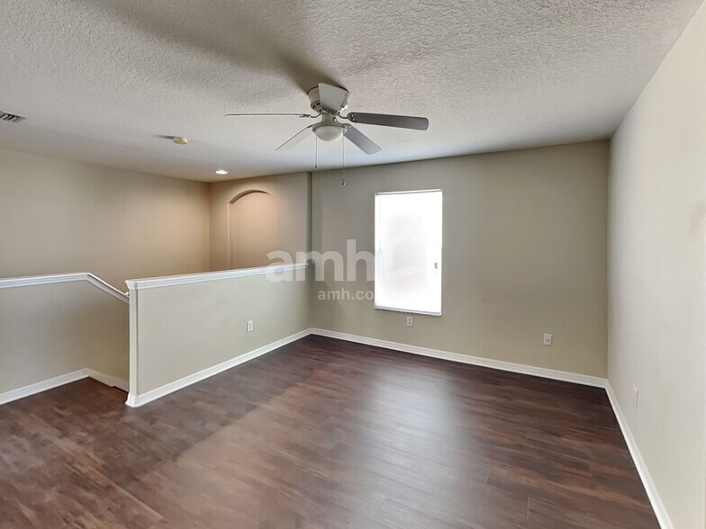 Building Photo - 12109 Tree Haven Ave