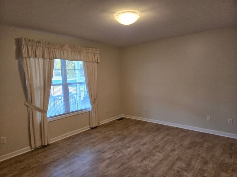 Building Photo - 39 Calloway Dr