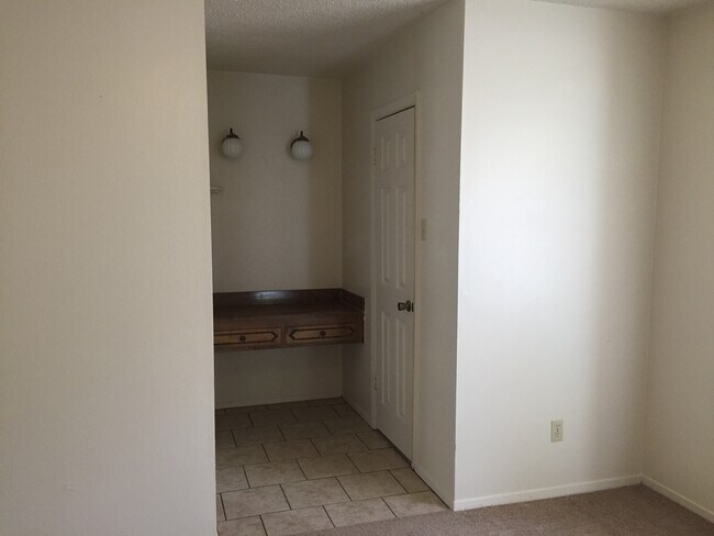 Building Photo - 4310 Prairie Dr