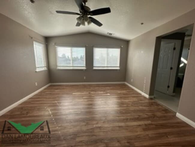 Building Photo - 1826 Lowe Dr