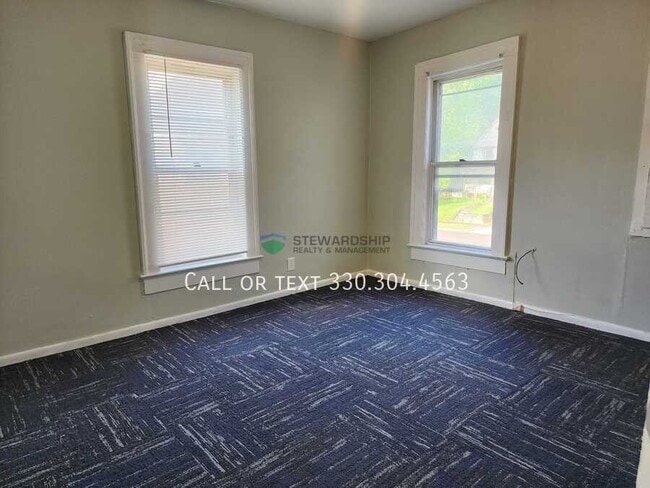 Building Photo - 147 Rhodes Ave