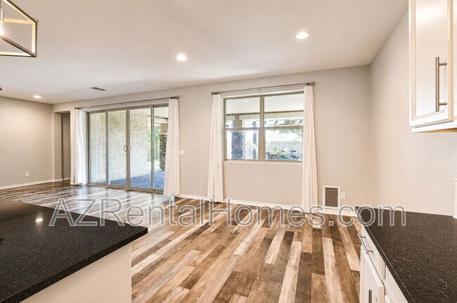 Building Photo - 9742 Thatcher Ave