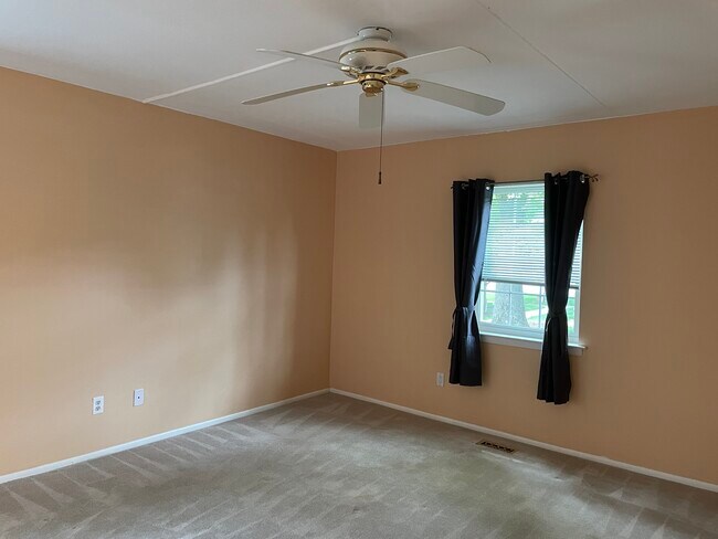 Building Photo - 140 Old Forge Xing