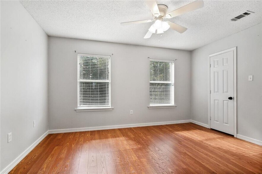 Building Photo - 5153 Clearpoint Dr