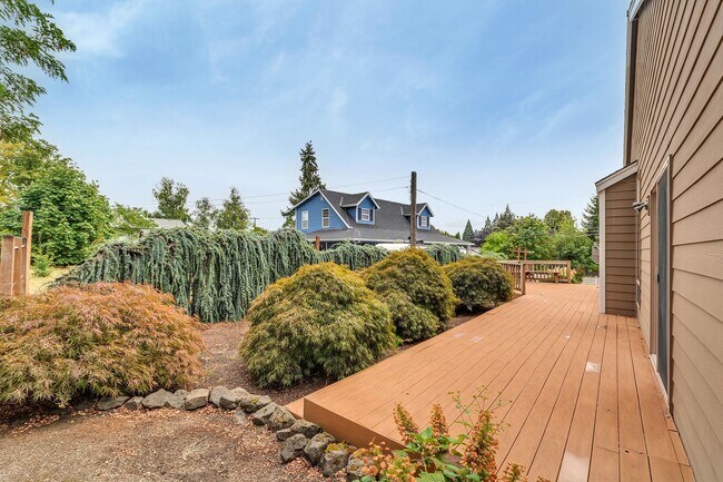 Building Photo - 376 Forest Pl