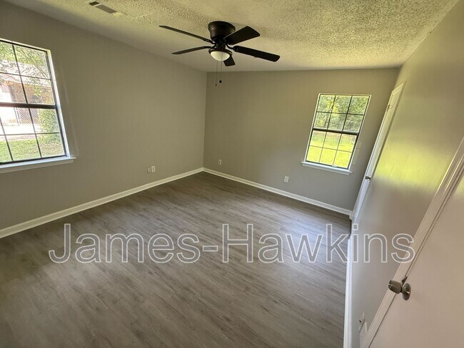 Building Photo - 3820 Donna Dr