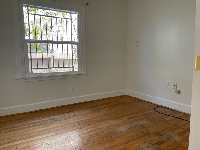 Building Photo - 1449 Livonia Ave