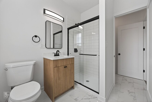 Building Photo - 6511 N Leavitt St
