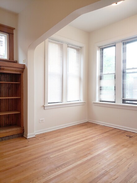 Building Photo - 5435 S Hermitage Ave