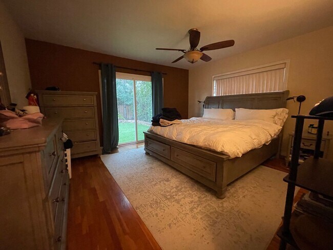 Building Photo - Large home with private yard
