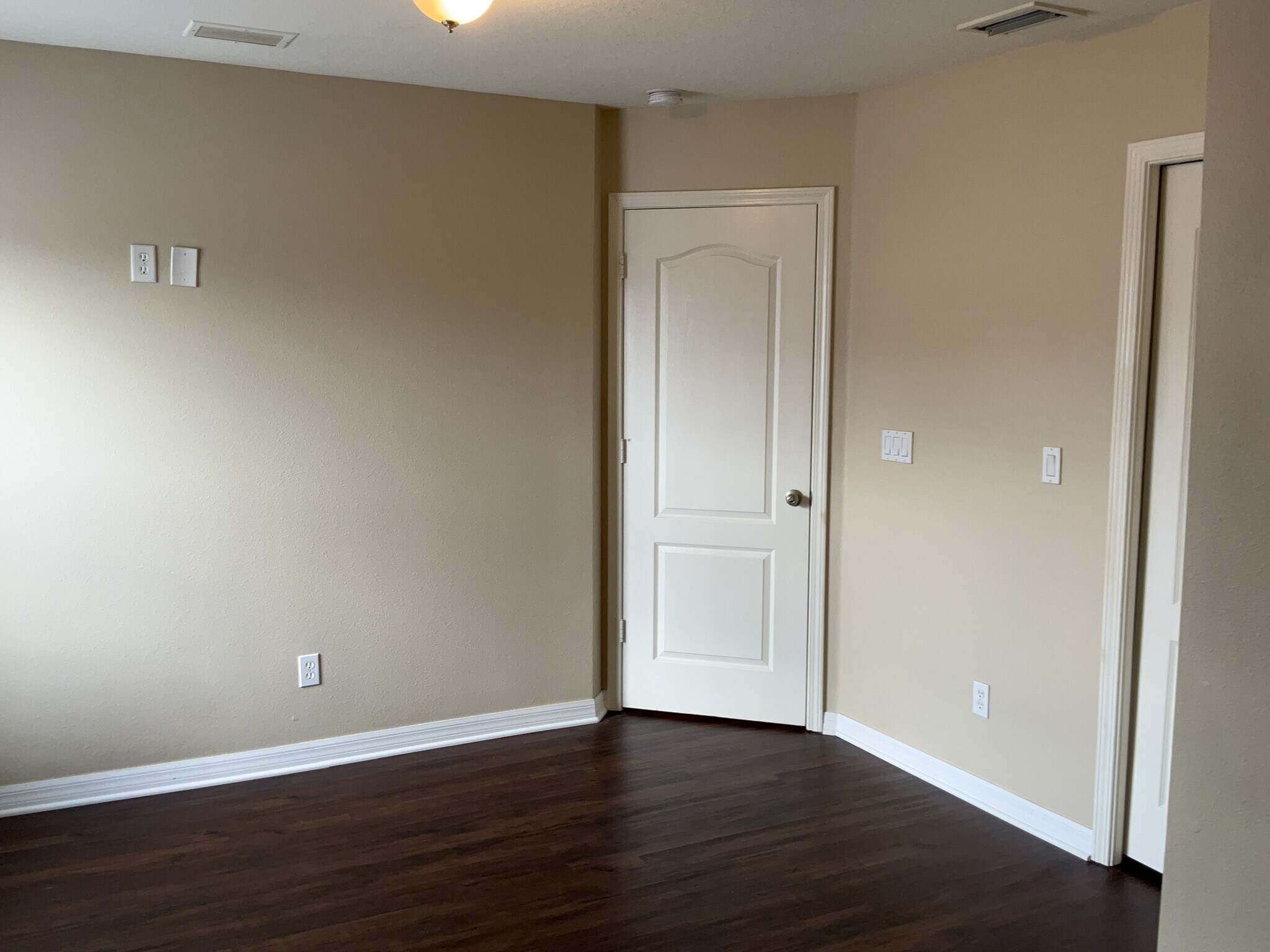 Building Photo - 15031 Skip Jack Loop