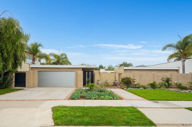 Building Photo - REMODELED 4 BD/3.5 BA RANCH STYLE HOME IN DOVER SHORES