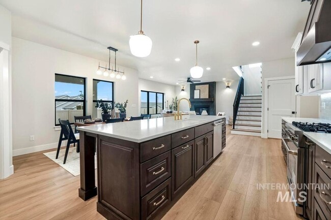 Building Photo - 547 Cyn Fls Dr