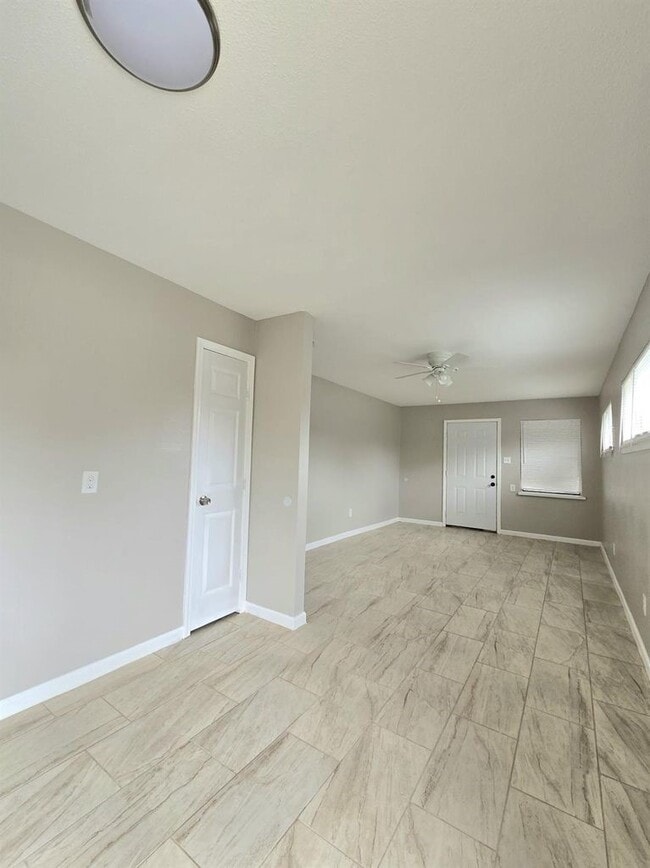 Building Photo - 3839 Mt Pleasant St