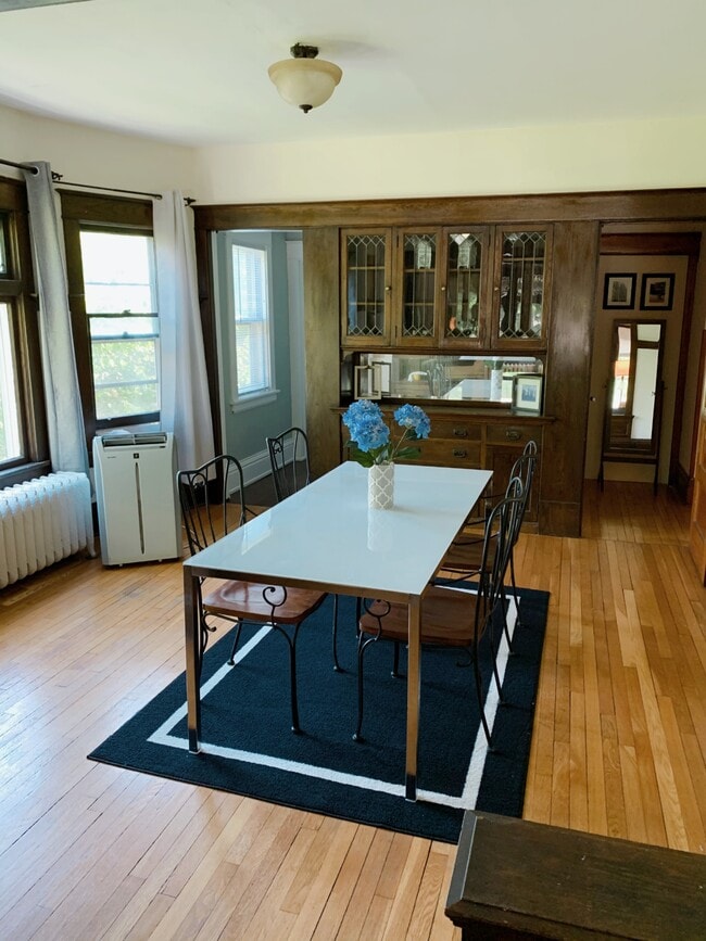 Building Photo - Griggs Duplex