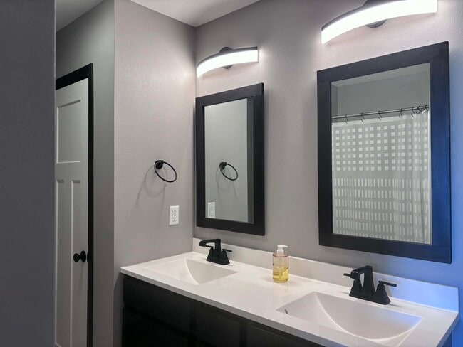 Building Photo - 1304 Legend Dr