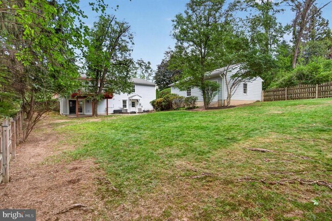 Building Photo - 9801 Meadow Valley Dr