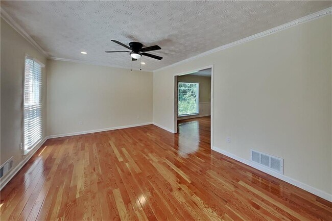 Building Photo - 3829 Bluffview Dr