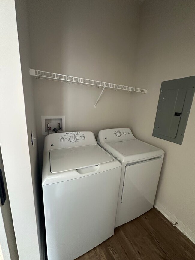 Building Photo - Brand-New Large 2 Bdrm Apartment Home