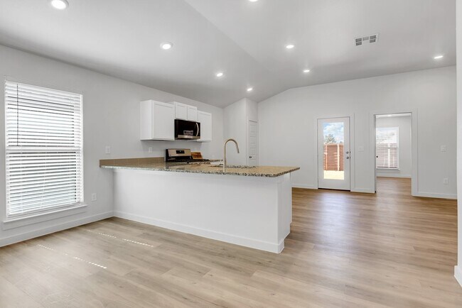 Building Photo - 6333 Poppy Dr