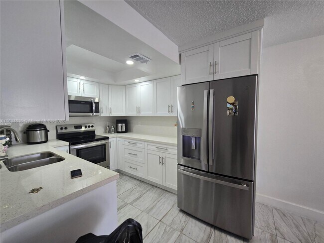 Building Photo - 10801 SW 109th Ct