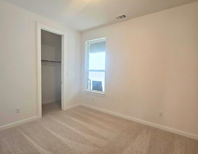 Building Photo - 401 Darley Oak Dr