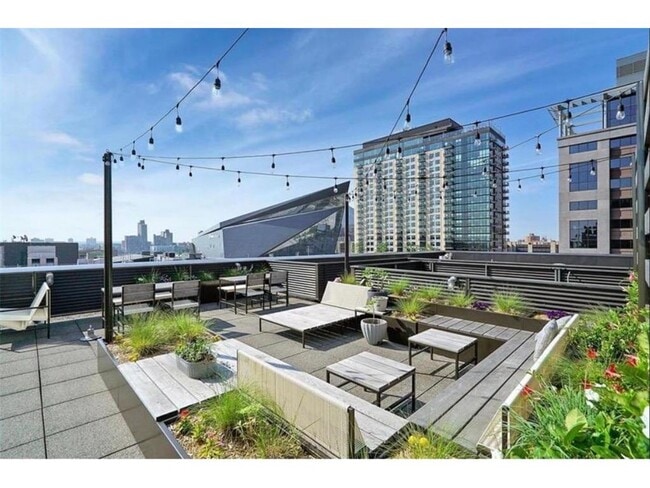 Building Photo - 250 Park Ave