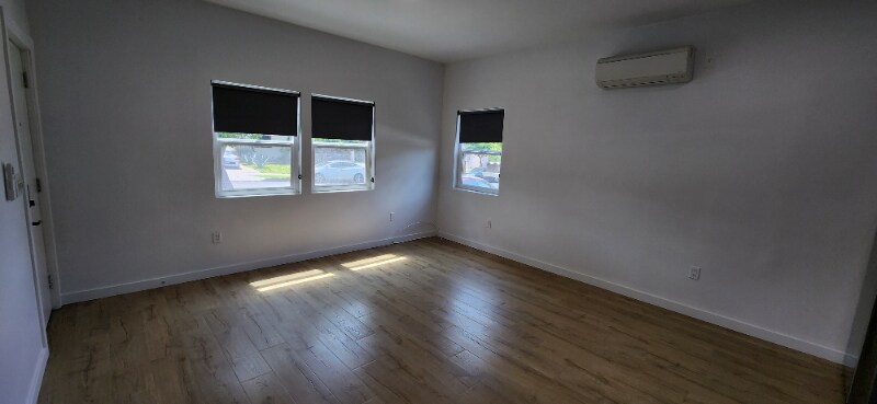 Building Photo - 2103 S Harcourt Ave