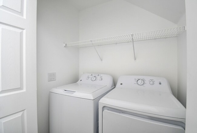 Building Photo - BEAUTIFUL 2 STORY SINGLE FAMILY HOME WITH 3 BEDROOMS AND 2.5 BATHS LOCATED IN SOUTHWEST