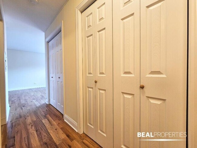 Building Photo - 0 bedroom in CHICAGO IL 60614