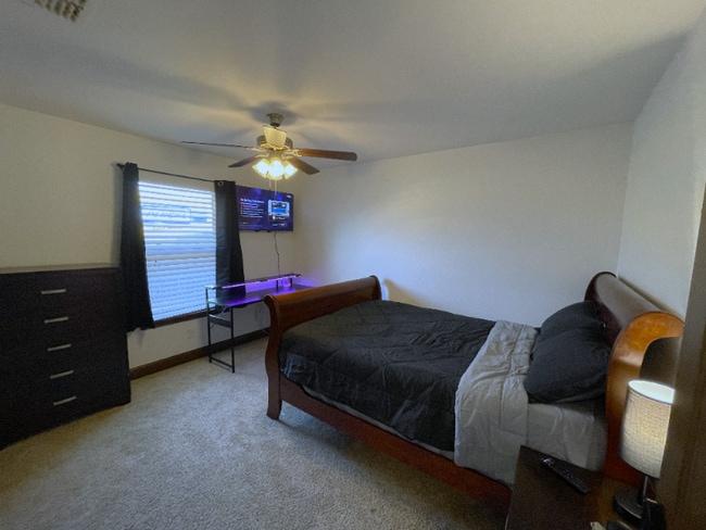 Building Photo - 3002 Oakley St