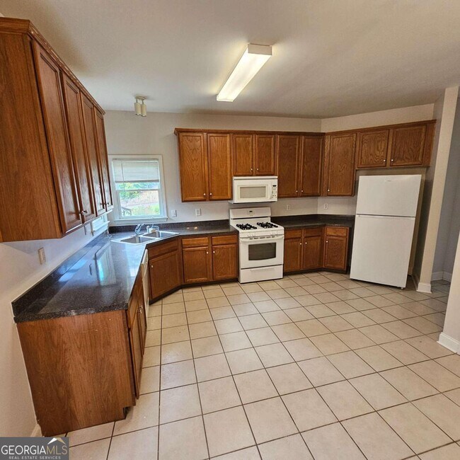 Building Photo - 6141 Long Shore Dr