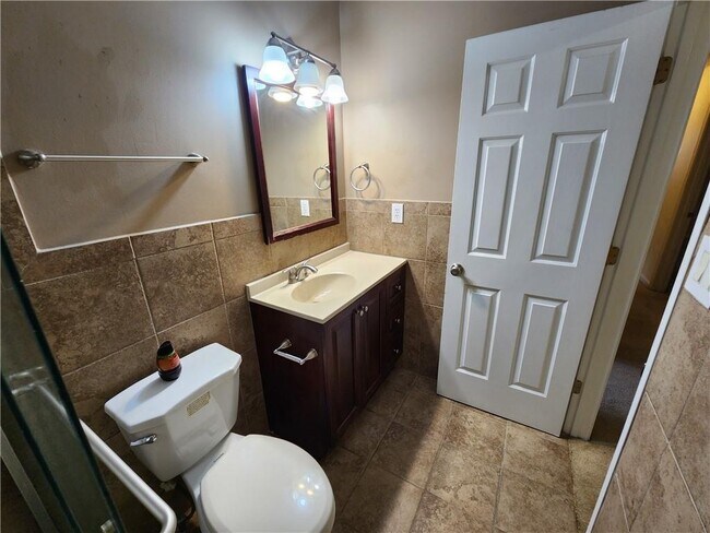 Building Photo - 350 Saddle Bridge Dr