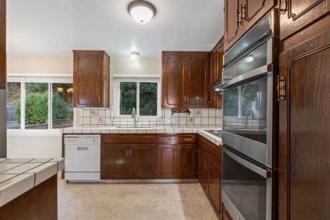 Building Photo - Single-Family Home Located in Peaceful Nei...