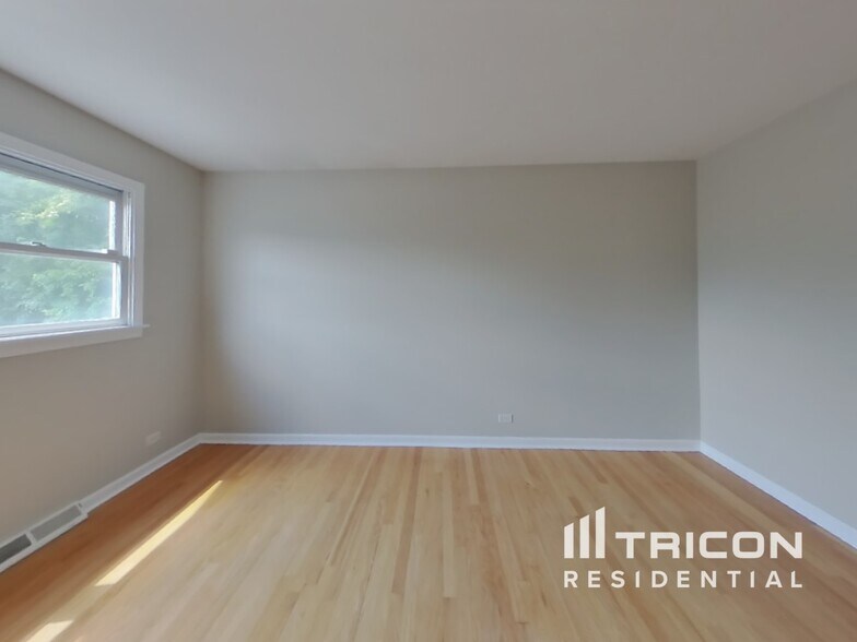 Building Photo - 2206 W Lawrence Ln