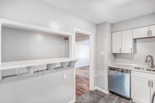 Building Photo - 3827 S Goodman Cir