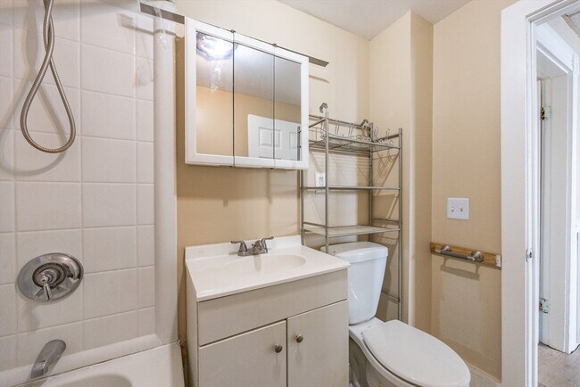 Building Photo - 28 Richmond St