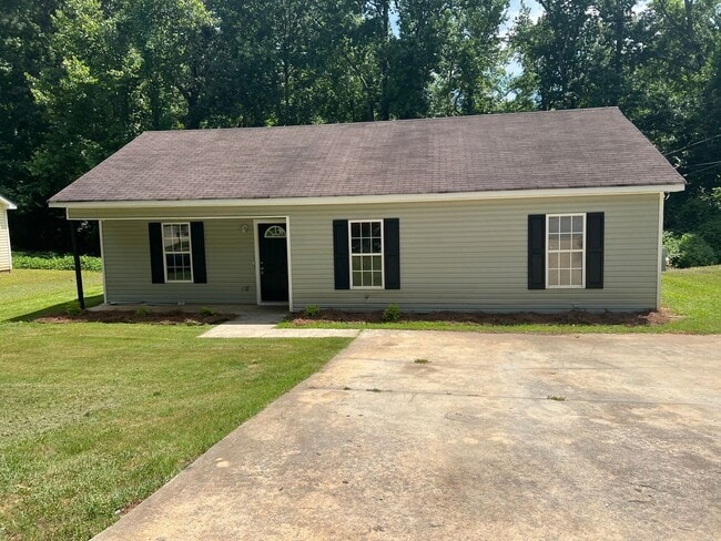 Building Photo - Charming 4 Bedroom Home