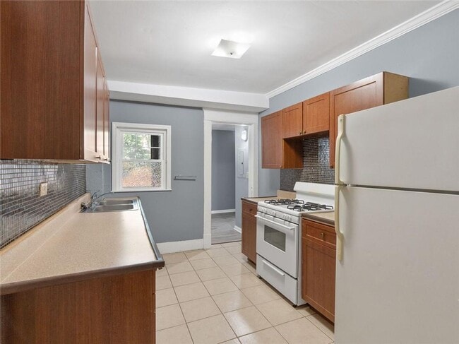 Building Photo - 164 4th St NE