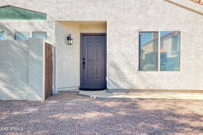 Building Photo - 250 W Juniper Ave