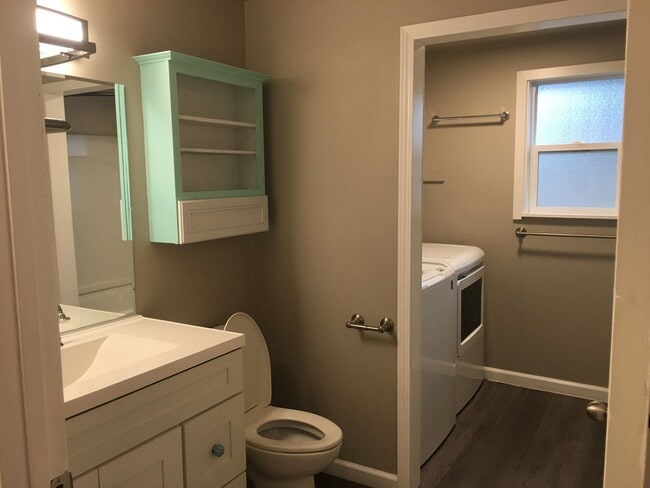 Building Photo - Lanson01